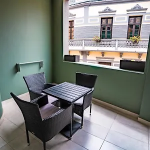 El Puente Holiday Home -Airport Apartment
